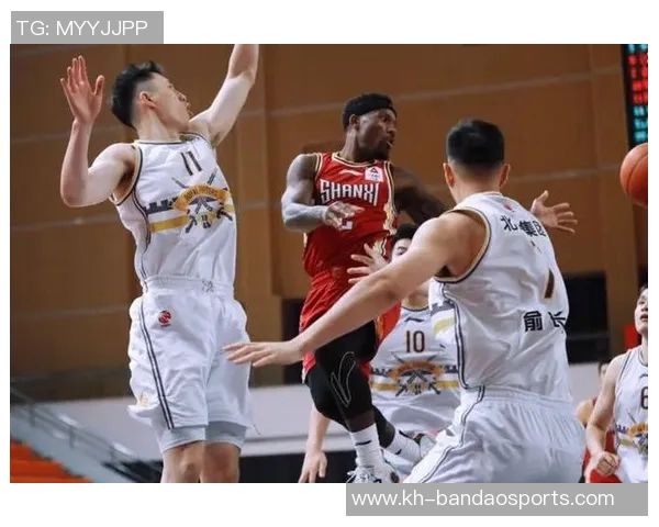 武汉篮球队反击战术分析及其在比赛中的得失表现探讨